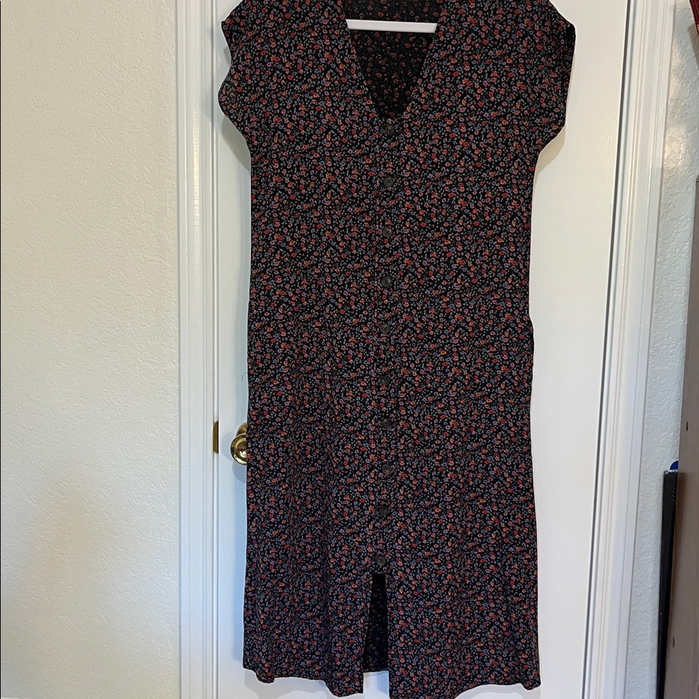 Madewell Black Dress with Red Floral Print
Size XXS Midi length